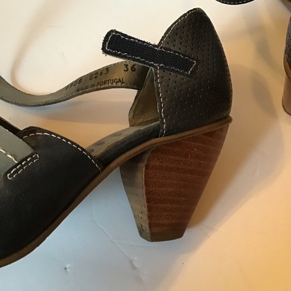 Fidji- Ankle Strap Pump - Picture 11 of 12